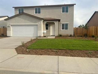 2023 E Gum Avenue, Reedley, CA 93654