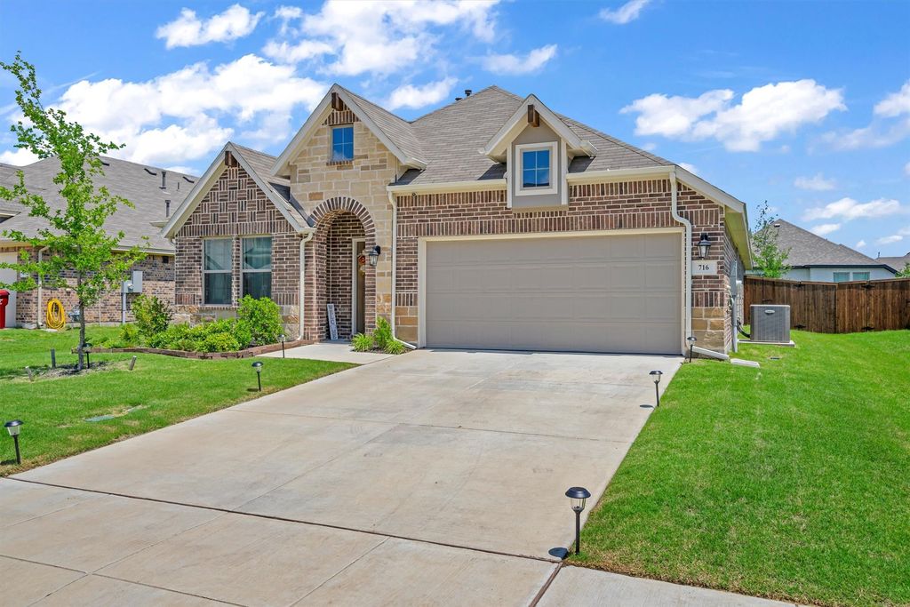 716 Newberry Lane, Royse City, TX 75189