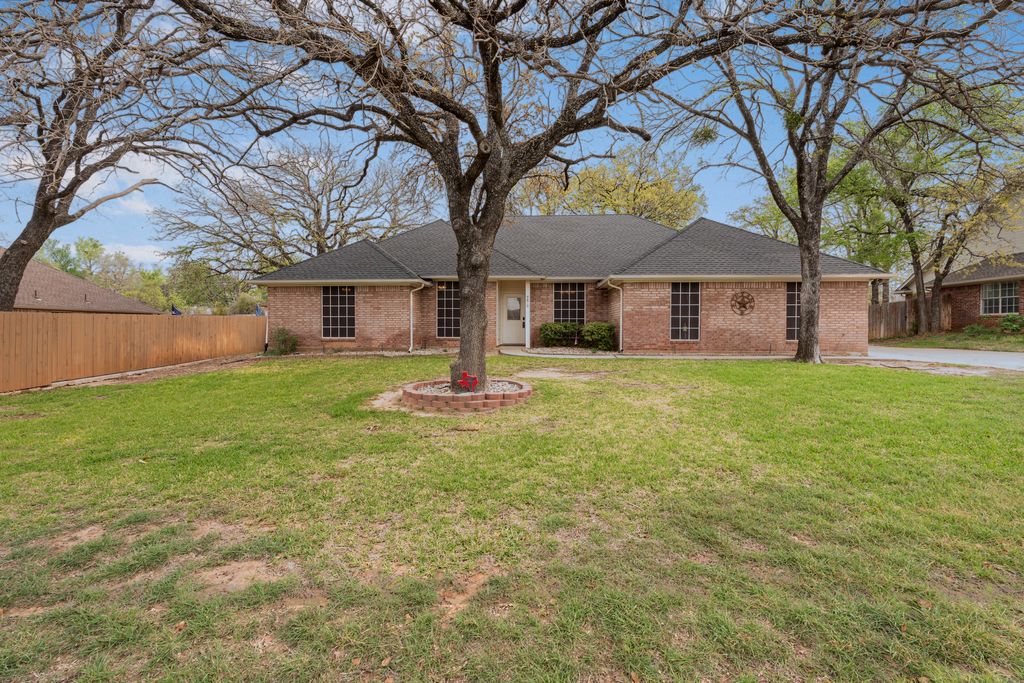 4810 W Wedgefield Road, Granbury, TX 76049
