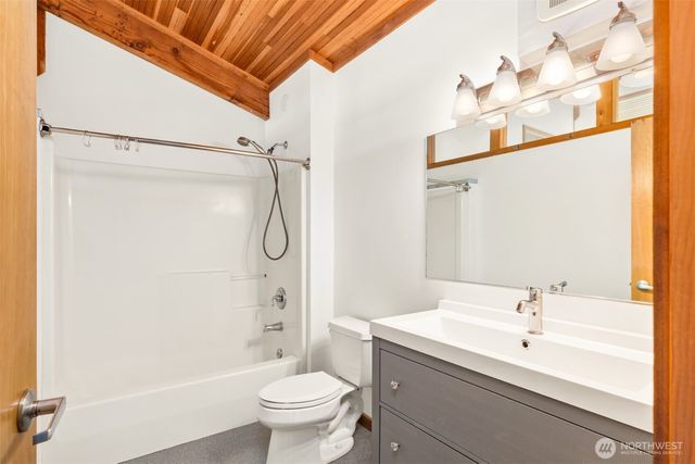 13984 Toad Holler PL NE, Bainbridge Island, WA 98110