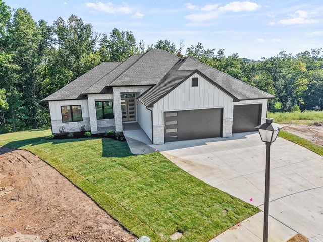 4800 WHISPER CT, Columbia, MO 65203