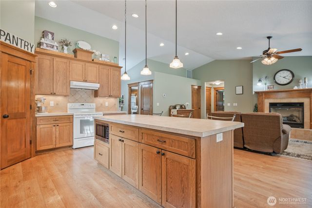701 PH 10, Castle Rock, WA 98611