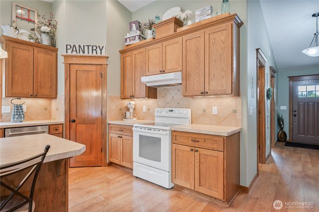 701 PH 10, Castle Rock, WA 98611