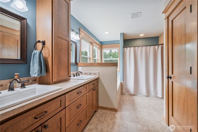 701 PH 10, Castle Rock, WA 98611