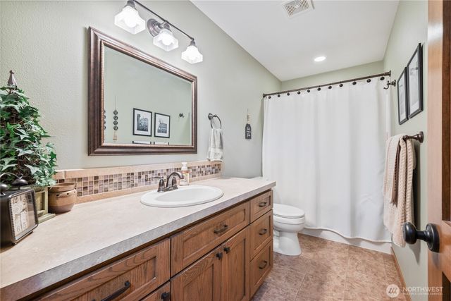 701 PH 10, Castle Rock, WA 98611