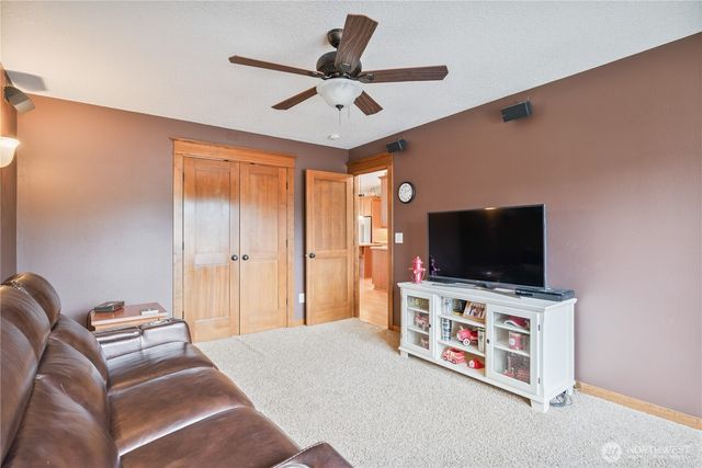 701 PH 10, Castle Rock, WA 98611
