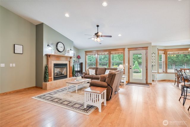 701 PH 10, Castle Rock, WA 98611