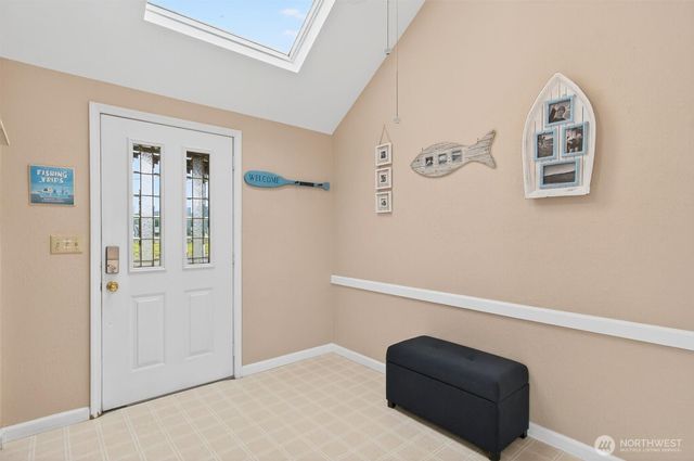 82 E Sunny Sands Road, Cathlamet, WA 98612