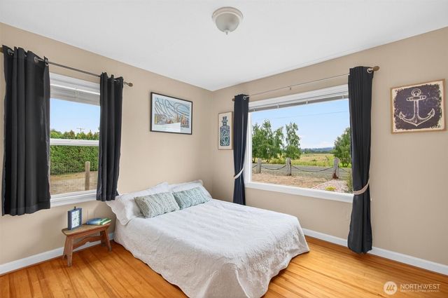 82 E Sunny Sands Road, Cathlamet, WA 98612