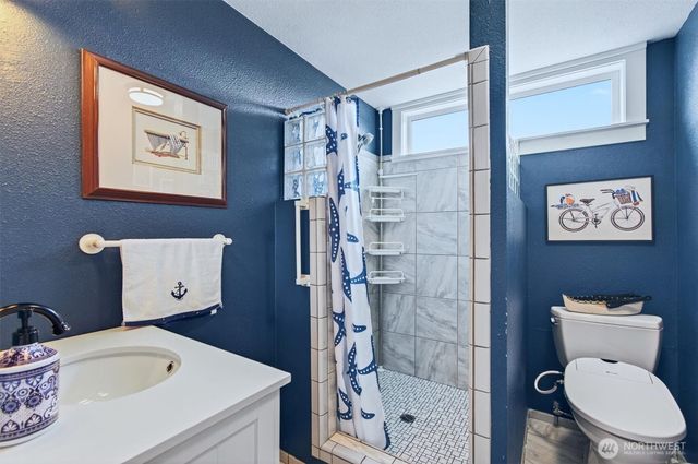 82 E Sunny Sands Road, Cathlamet, WA 98612