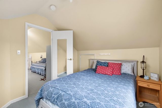 82 E Sunny Sands Road, Cathlamet, WA 98612