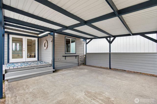 82 E Sunny Sands Road, Cathlamet, WA 98612