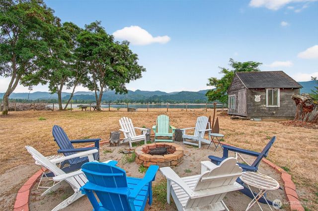 82 E Sunny Sands Road, Cathlamet, WA 98612