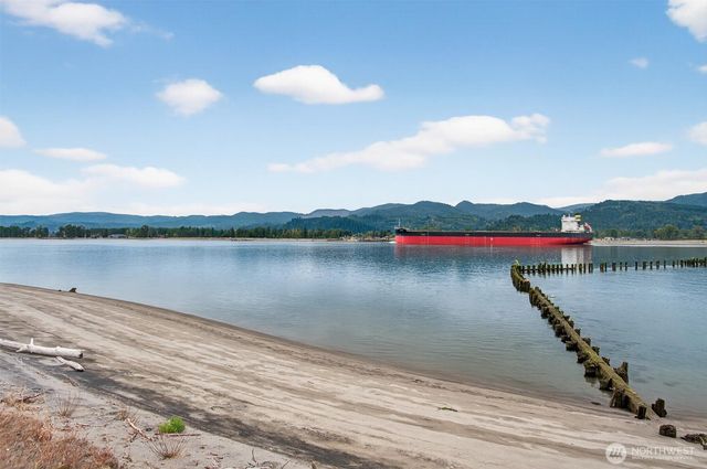 82 E Sunny Sands Road, Cathlamet, WA 98612