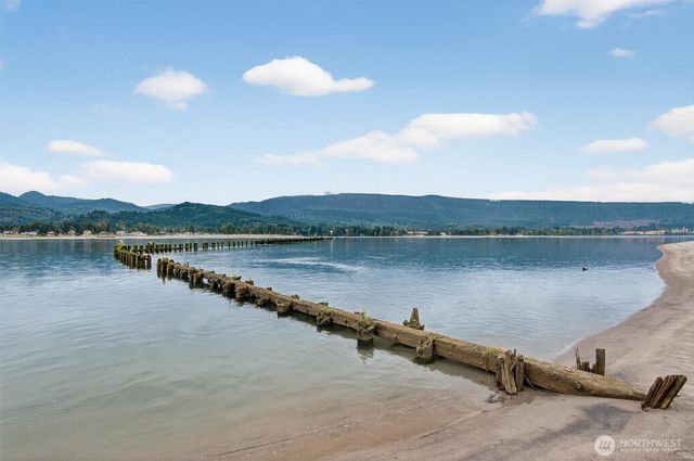 82 E Sunny Sands Road, Cathlamet, WA 98612