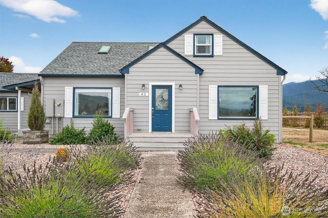 82 E Sunny Sands Road, Cathlamet, WA 98612