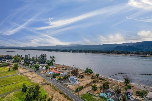 82 E Sunny Sands Road, Cathlamet, WA 98612