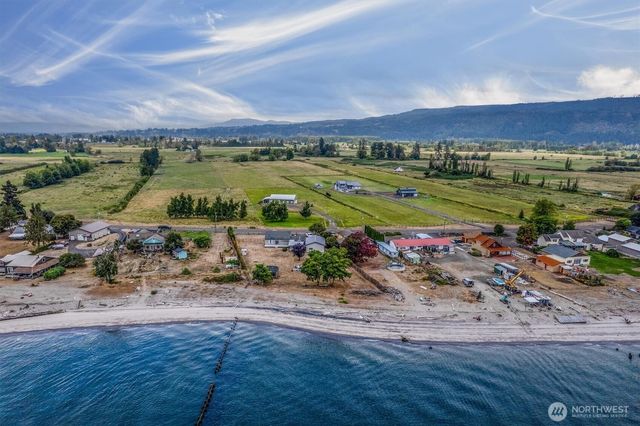 82 E Sunny Sands Road, Cathlamet, WA 98612