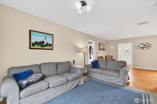 82 E Sunny Sands Road, Cathlamet, WA 98612