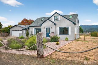82 E Sunny Sands Road, Cathlamet, WA 98612