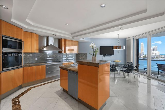 2600 Island Boulevard 1006, Aventura, FL 33160