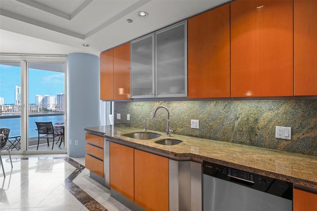 2600 Island Boulevard 1006, Aventura, FL 33160