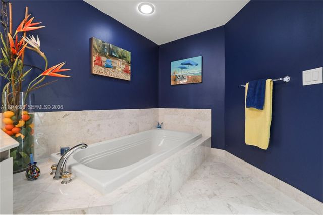 2600 Island Boulevard 1006, Aventura, FL 33160