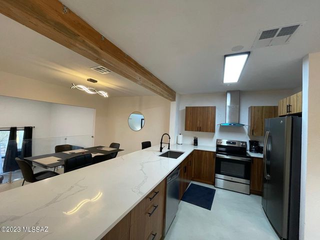 5233 N 1st Avenue, Tucson, AZ 85718