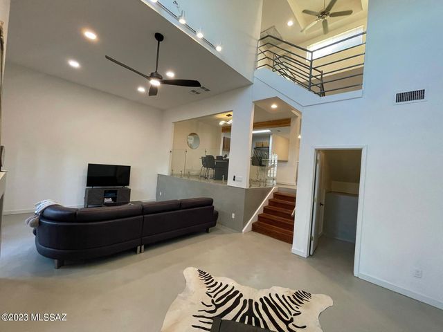 5233 N 1st Avenue, Tucson, AZ 85718