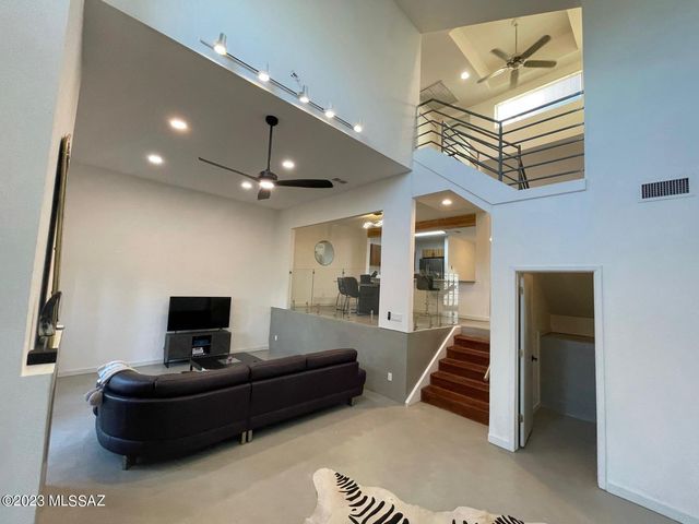 5233 N 1st Avenue, Tucson, AZ 85718