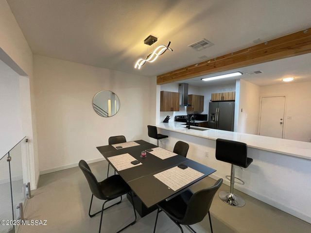 5233 N 1st Avenue, Tucson, AZ 85718