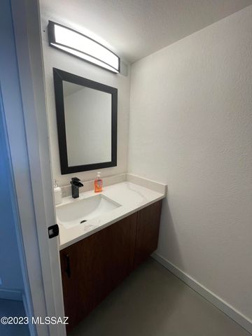 5233 N 1st Avenue, Tucson, AZ 85718