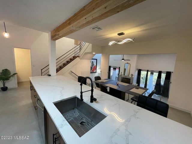 5233 N 1st Avenue, Tucson, AZ 85718