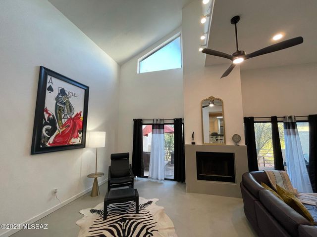 5233 N 1st Avenue, Tucson, AZ 85718
