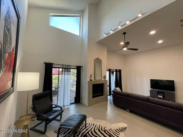 5233 N 1st Avenue, Tucson, AZ 85718