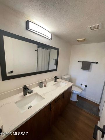 5233 N 1st Avenue, Tucson, AZ 85718