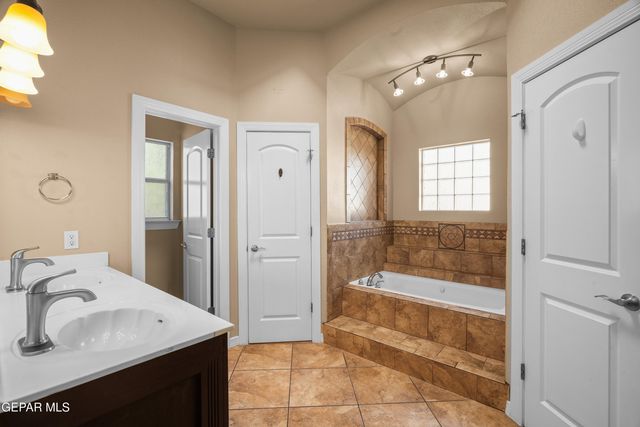 14737 Cactus Ridge Lane, Horizon City, TX 79928