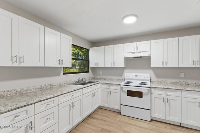 2514 RED ROBIN Drive E, Jacksonville, FL 32210