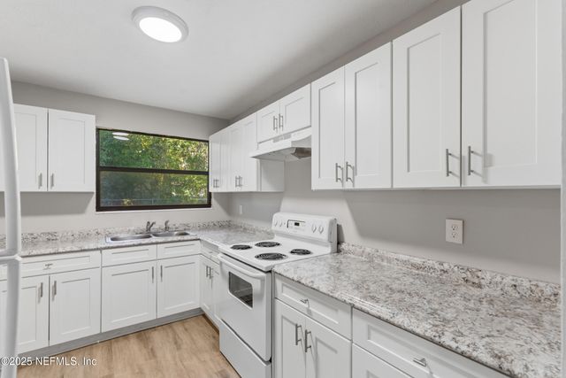 2514 RED ROBIN Drive E, Jacksonville, FL 32210