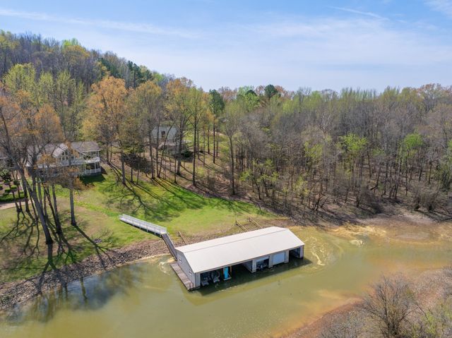 48 Old Pump Station Rd, Linden, TN 37096