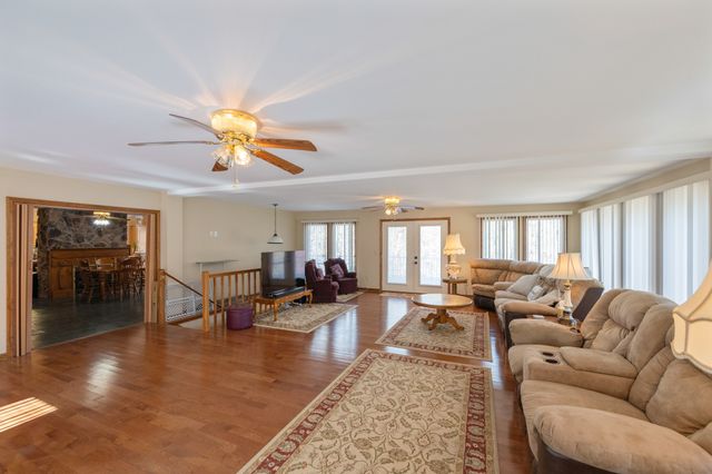 48 Old Pump Station Rd, Linden, TN 37096