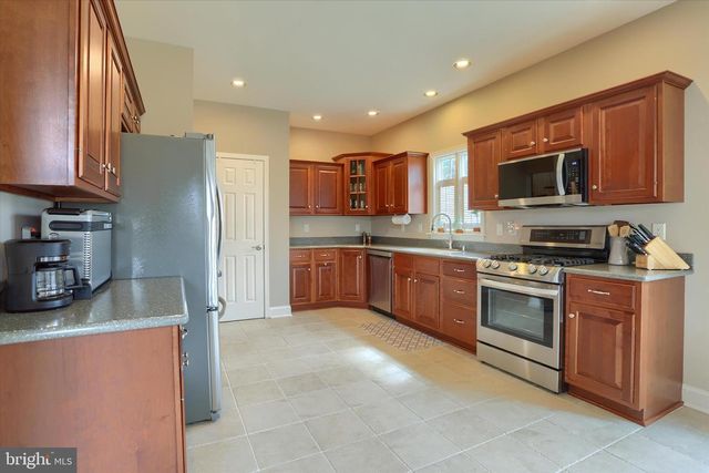 1720 SAWYER LN, Mechanicsburg, PA 17050