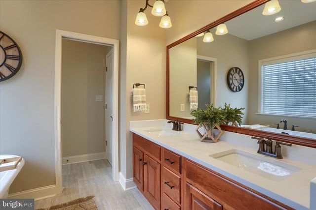 1720 SAWYER LN, Mechanicsburg, PA 17050