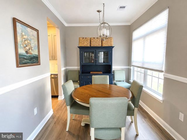 8 BONNIE CT, Lawrence Township, NJ 08648