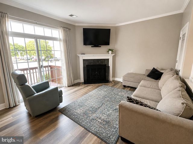 8 BONNIE CT, Lawrence Township, NJ 08648