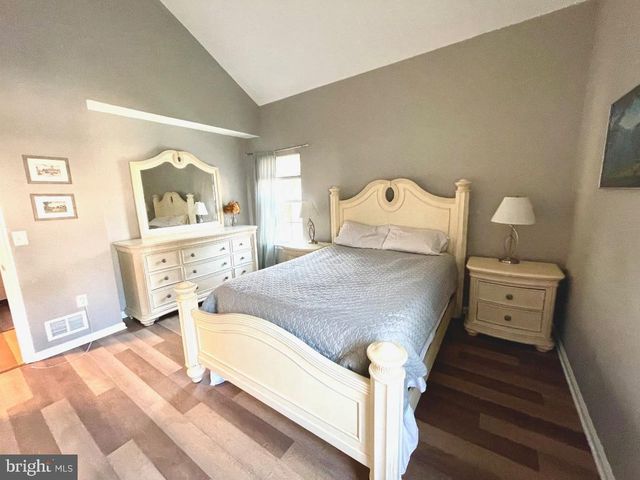 8 BONNIE CT, Lawrence Township, NJ 08648