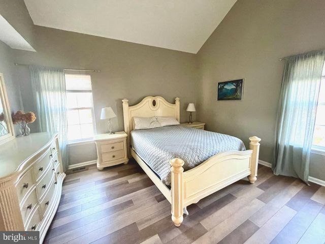 8 BONNIE CT, Lawrence Township, NJ 08648