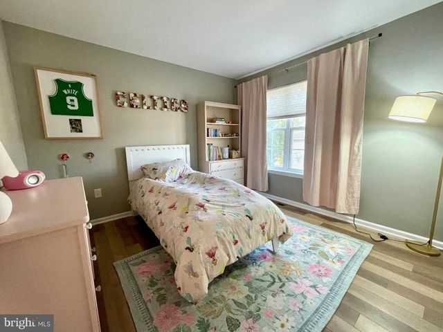 8 BONNIE CT, Lawrence Township, NJ 08648