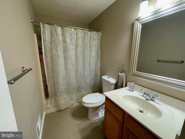 8 BONNIE CT, Lawrence Township, NJ 08648