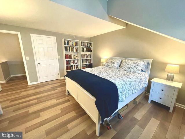 8 BONNIE CT, Lawrence Township, NJ 08648